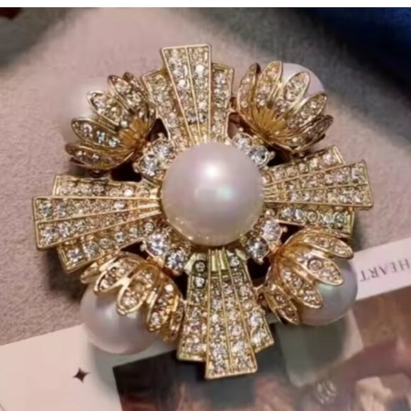 Elegant Pearl Rhinestone Flower Brooch Pin Gold Silver Tone Wedding Party - Picture 2 of 4